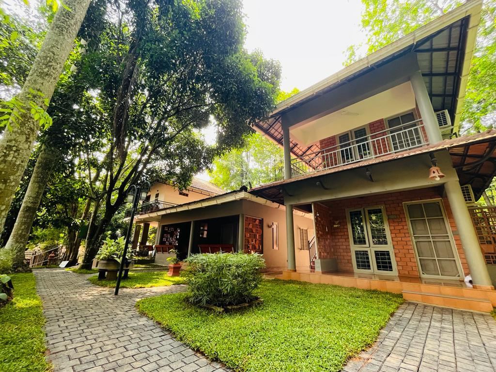 Madukkauzhy Ayurveda – Lake & Mountain Healing Island